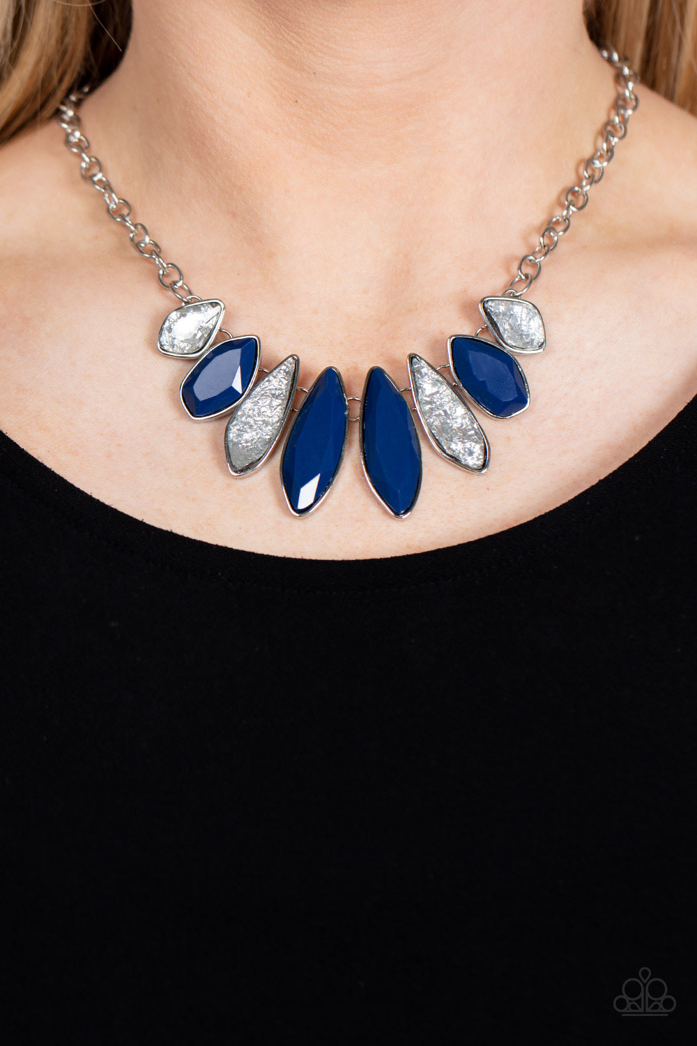 Blue paparazzi deals necklace