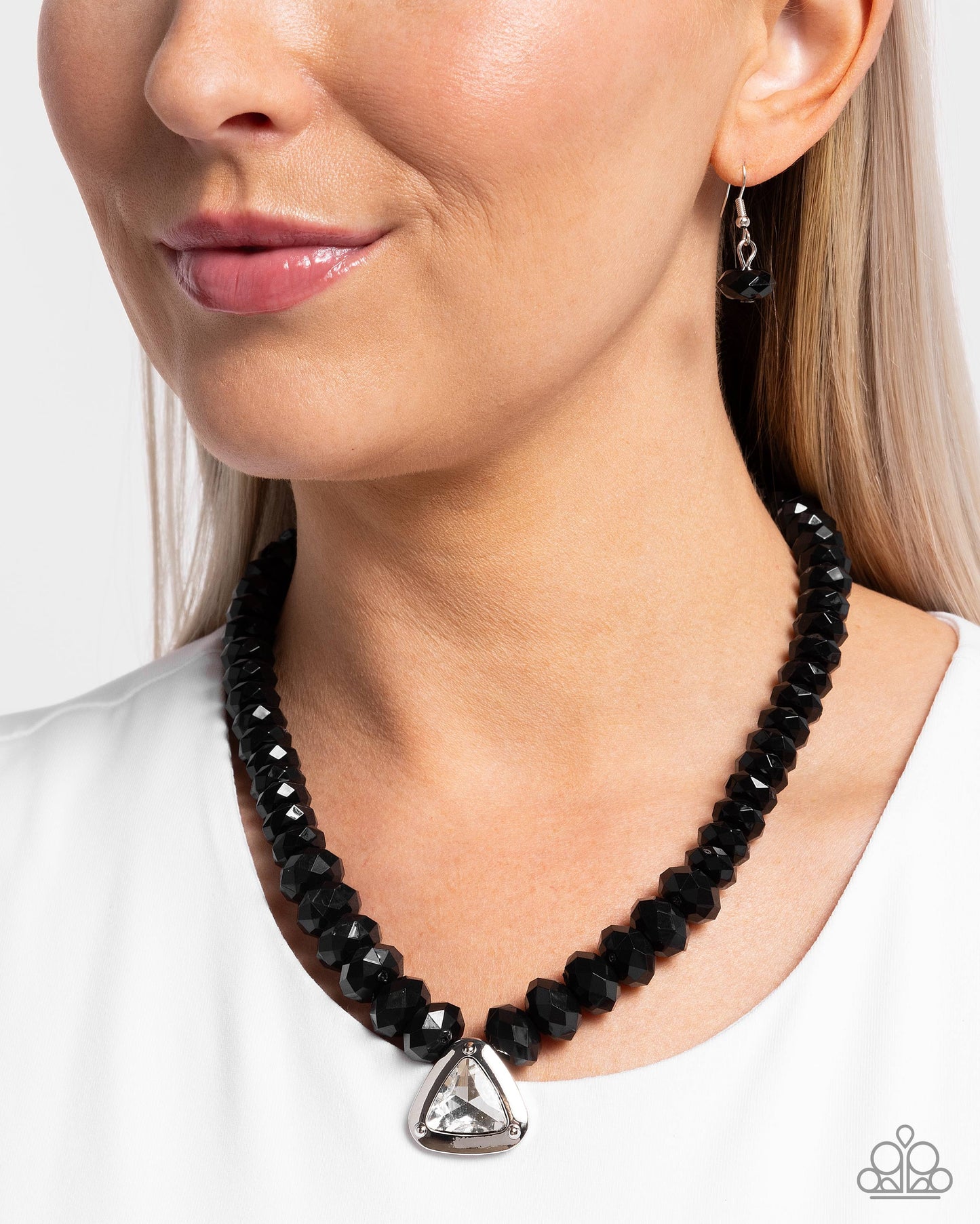 Paparazzi Trailblazing Triangle - Black Triangle Necklace