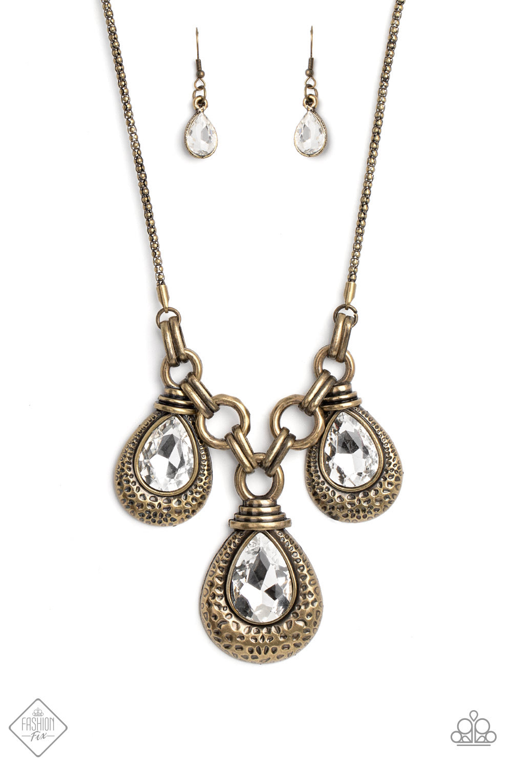 Catwalk Queen - Brass Necklace - Paparazzi Accessories – Bedazzle Me Pretty  Mobile Fashion Boutique
